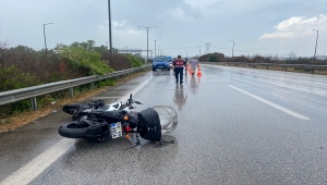 Adana'da bariyere çarpan motosikletteki 1 kişi öldü, 1 kişi yaralandı