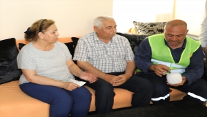 Adana'da bir işçi sokakta bulduğu altınları sahibine teslim etti