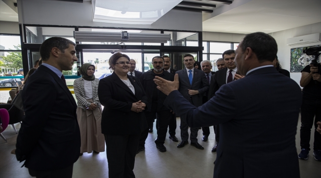 Aile ve Sosyal Hizmetler Bakanı Yanık, Engelsiz Yaşam Merkezini ziyaret etti: