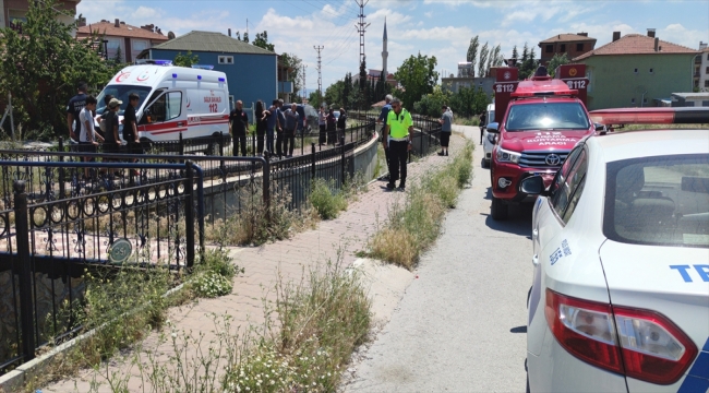 Amasya'da su kanalına düşen otomobildeki 2 kişi yaralandı