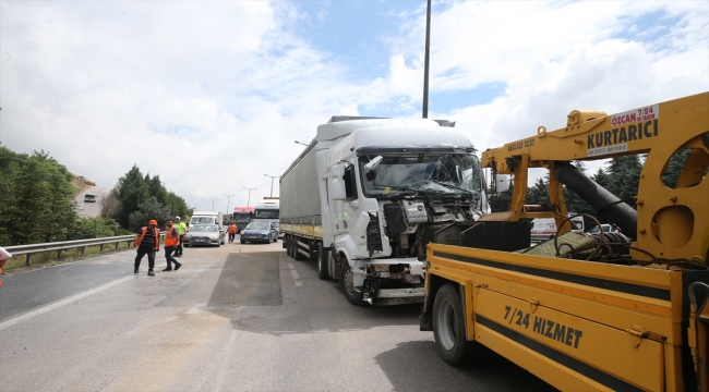 Anadolu Otoyolu'nda zincirleme trafik kazalarında 6 kişi yaralandı