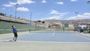 Anadolu Yıldızlar Ligi'nin tenis çeyrek finalleri Şırnak'ta devam ediyor