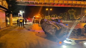 Antalya'da otomobil ile motosikletin çarpıştığı kazada 1 kişi öldü, 2 kişi yaralandı