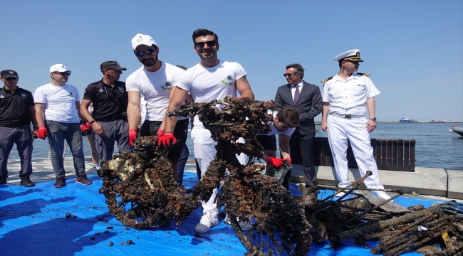 "Atıksız körfez" için İzmir Körfezi'nde deniz temizliği yapıldı