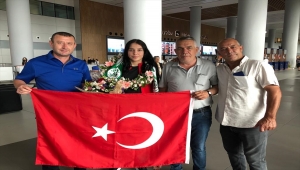 Avrupa ikincisi milli güreşçi Duygu Gen, Balıkesir'de törenle karşılandı