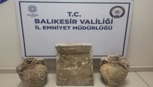 Balıkesir'de tarihi eser operasyonunda mezar steli ve amfora ele geçirildi