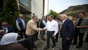 Balıkesir'deki trafik kazasında hayatını kaybeden 6 kişinin cenazeleri aynı mahallede defnedildi