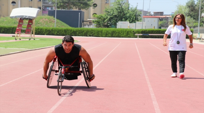 Bilek güreşinde dünya şampiyonu olan paralimpik sporcu, atletizmde başarı istiyor