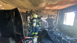 Bodrum'da söndürülmeyen mumdan çıkan yangın evde hasara yol açtı