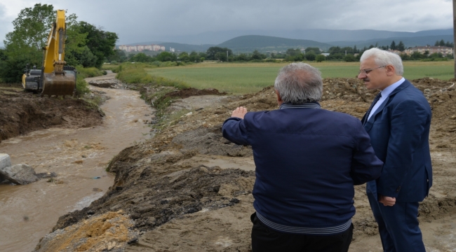 Bolu Valisi Kılıç, su taşkınından etkilenen bölgelerdeki çalışmaları inceledi: