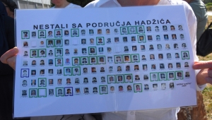 Bosna Savaşı'ndan bu yana yakınları bulunamayan aileler gösteri düzenledi