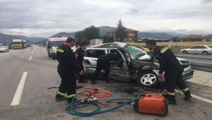 Burdur'da tırla çarpışan otomobildeki 1 kişi öldü, 1 kişi yaralandı