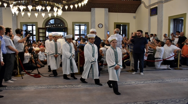 Bursa'da eğitimlerini tamamlayan 76 hafız için icazet töreni düzenlendi