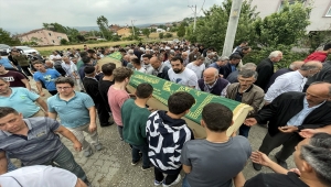 Bursa'da trafik kazasında ölen baba ve iki oğlu defnedildi