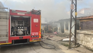 Bursa'da yangın sonucu bir ev kullanılamaz hale geldi