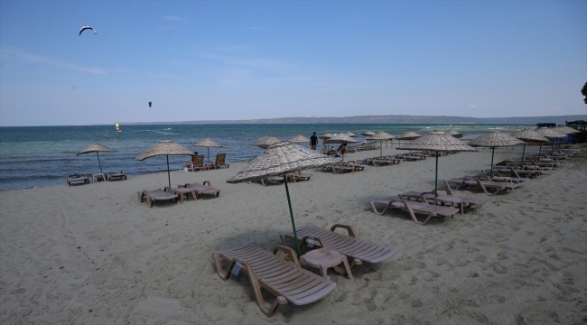 Çanakkale'deki Güzelyalı Halk Plajı'na mavi bayrak asıldı