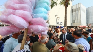 CHP'li Ağbaba ile Böke, İzmir'de seyyar satıcılarla bir araya geldi