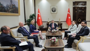 Cumhurbaşkanı Yardımcısı Oktay, İngiltere Dışişleri Bakanı Truss'ı kabul etti