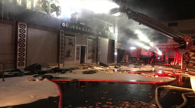 Diyarbakır Gıda Toptancılar Sitesi'nde bir iş yerinde yangın çıktı