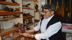 Emekli marangozun müze gibi evi 