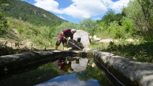 Emekli müteahhit 25 yıldır Kütahya'nın çeşmelerinin tamir ve bakımını yapıyor