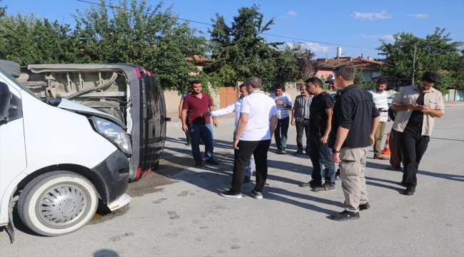 Erzincan'da iki minibüsün çarpıştığı kazada 7 kişi yaralandı