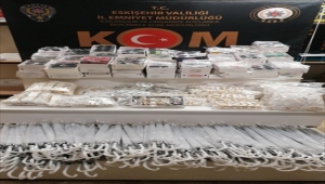 Eskişehir'de 3 bin 758 kaçak ürün ele geçirilen operasyonda 2 şüpheli yakalandı