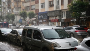 Eskişehir'de sağanak ve dolu yağışı hayatı olumsuz etkiledi