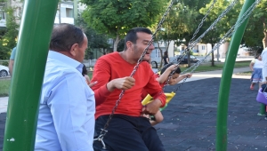 Evlatlık edindikleri engelli Uğur'a 27 yıldır şefkatle bakıyorlar