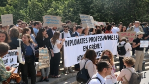 Fransa tarihinde diplomatlar ikinci kez greve gitti