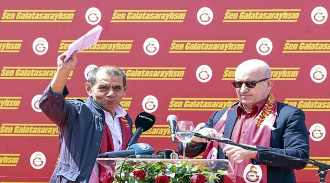 Galatasaray'da başkan adayı Dursun Özbek, kulüp üyeleriyle bir araya geldi: