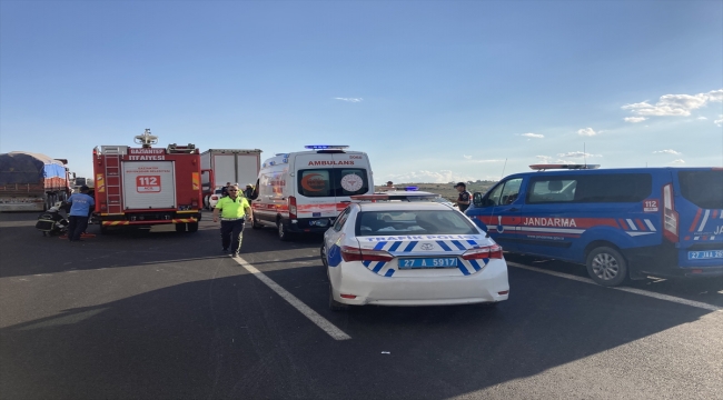 Gaziantep'te tırla otomobilin çarpıştığı kazada 1 kişi yaşamını yitirdi