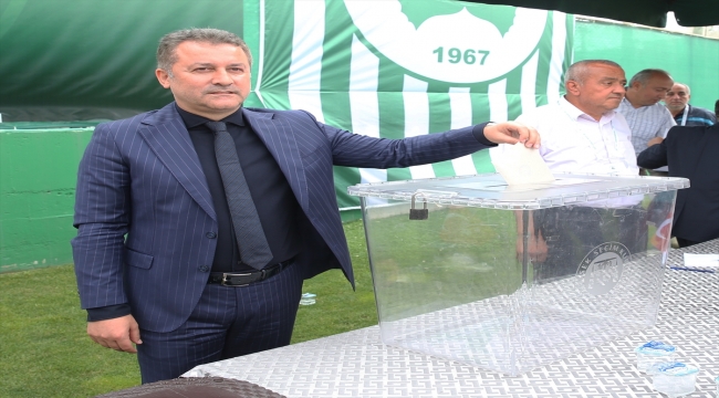 Giresunspor Kulübü Başkanlığı'na Hakan Karaahmet yeniden seçildi