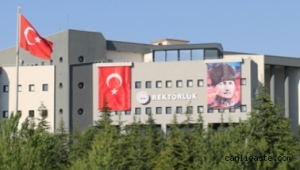 Görevden alınan Rektör Yardımcısı İlkay'dan ERÜ Rektörü Çalış'a cevap: Gerçeğe aykırı ve nezaket dışı bir cevap