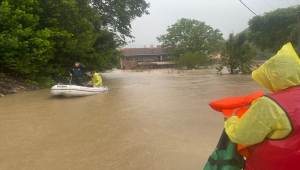 GÜNCELLEME 2 - Kastamonu'da sağanak nedeniyle taşan çaylar su baskınlarına neden oldu