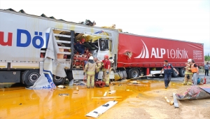 GÜNCELLEME - Beykoz'da 2 tır ile 1 minibüsün karıştığı zincirleme kazada 1 kişi öldü