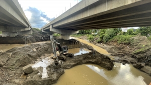 GÜNCELLEME - Düzce'de sele kapılan operatörü arama çalışmalarına ara verildi