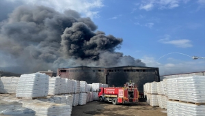 GÜNCELLEME - Hatay'da antrepoda çıkan yangına havadan ve karadan müdahale ediliyor