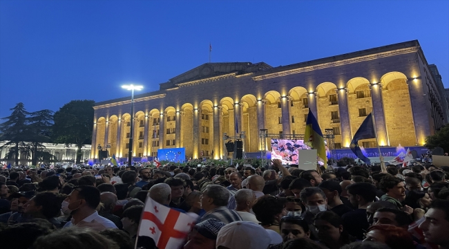 Gürcistan'da AB'den "aday ülke" statüsü verilmesi talebiyle gösteriler yapıldı