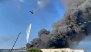 Hatay'da antrepoda çıkan yangına havadan ve karadan müdahale ediliyor