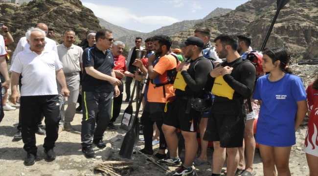 İçişleri Bakan Yardımcısı Ersoy, Çukurca'da rafting yaptı: