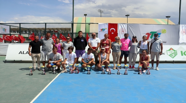 Iğdır'da düzenlenen Kayısı Cup Tenis Turnuvası sona erdi