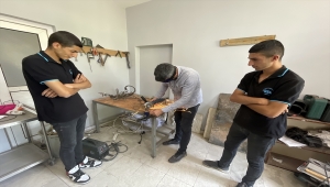 Iğdırlı öğretmen atık metallerle yaptığı hayvan figürleriyle doğaya dikkati çekiyor