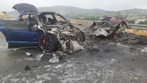 İstanbul-İzmir Otoyolu'ndaki zincirleme kazada 1 kişi öldü, 2 kişi yaralandı