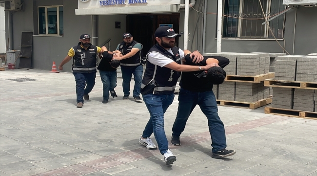 İzmir'deki silahlı saldırının failleri ambulansla kaçarken Kocaeli'de yakalandı