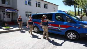 Kadın komutanlar, tarlada çalışan hemcinslerine KADES'i anlattı