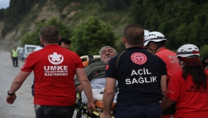 Kastamonu'da sel bölgesinde mahsur kalanlar helikopterle kurtarılıyor