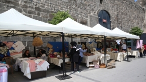 Kayseri'de Melikgazi Halk Eğitim Merkezince yıl sonu sergisi düzenlendi