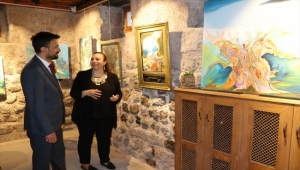 Kayseri'de öğretmenler karma resim sergisi açtı