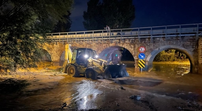 Kayseri'de şiddetli yağış sele neden oldu! Araçlarında mahsur kalan 39 kişi kurtarıldı